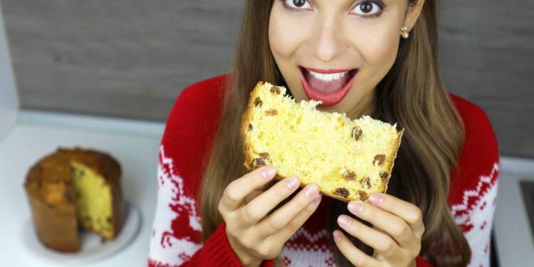 Panetone de caneca se torna a sobremesa natalina mais prática