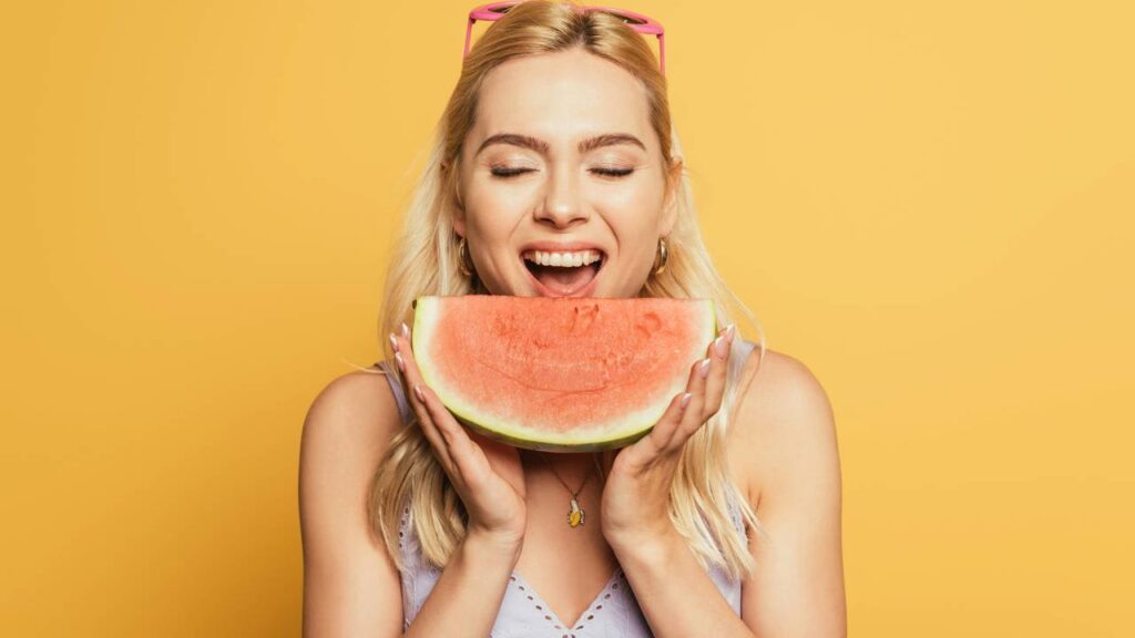 Estratégias de hidratação no verão recomendadas por especialista