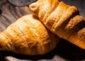 Faça croissants folhados e crocantes que surpreendem qualquer café da manhã