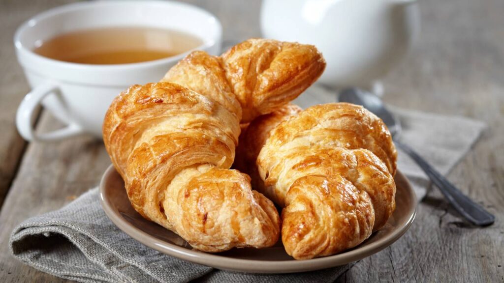 Faça croissants folhados e crocantes que surpreendem qualquer café da manhã
