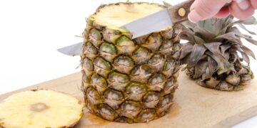 Como descascar abacaxi em 1 minuto