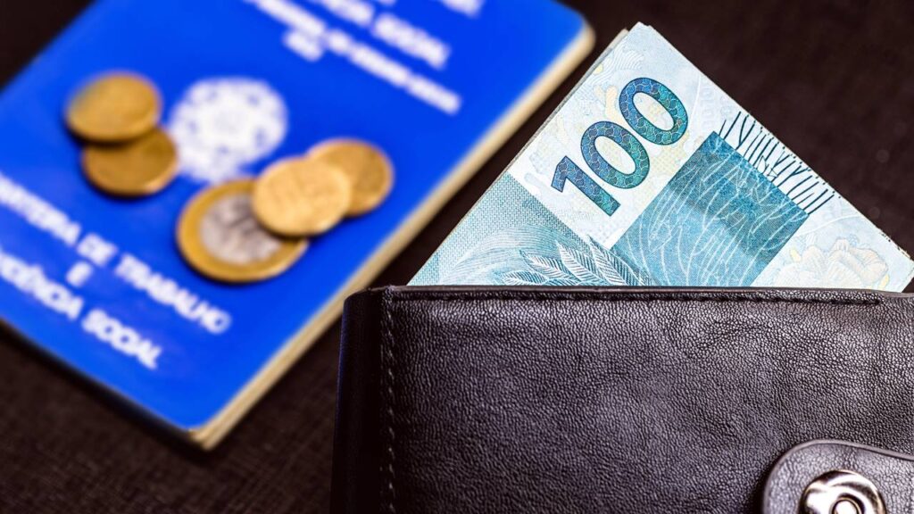 Reajuste do salário mínimo eleva também o valor do seguro-desemprego, saiba o que mudará e quais são os novos valores estipulados