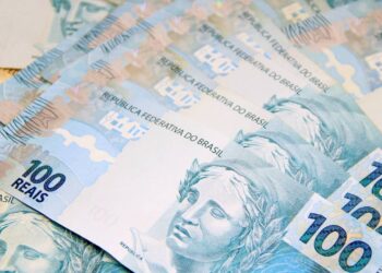 Salário mínimo de R$ 2.057 em 2026 segundo resolução em vigor em 1º de janeiro