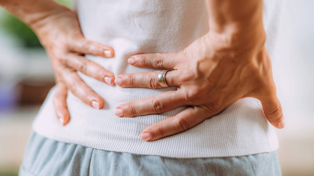 Exercícios que podem ser feitos no dia a dia para aliviar as dores no nervo ciático