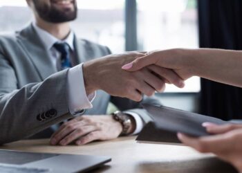 Como saber se você deve continuar em seu emprego ou não, segundo astrólogos