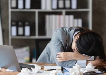 7 sinais de esgotamento emocional que você está ignorando todo dia