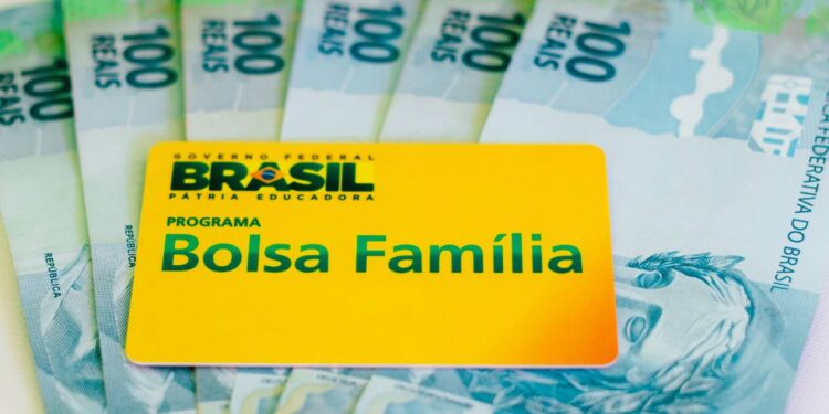 Regras do Bolsa Família definem se beneficiários continuarão recebendo em janeiro de 2026