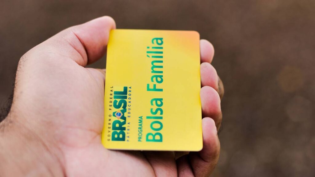 Regras do Bolsa Família definem se beneficiários continuarão recebendo em janeiro de 2026