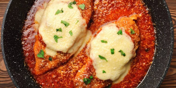 Essa receita de frango a parmegiana é deliciosa e muito simples
