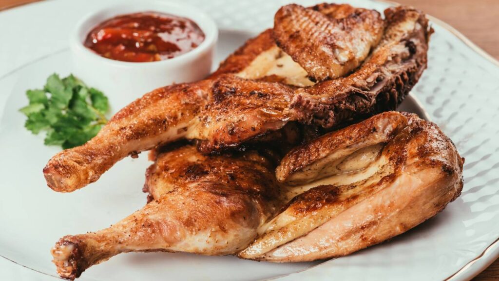 Saiba como montar uma ceia de Natal deliciosa com trocas baratas e criativas, economize no mercado sem abrir mão da tradição