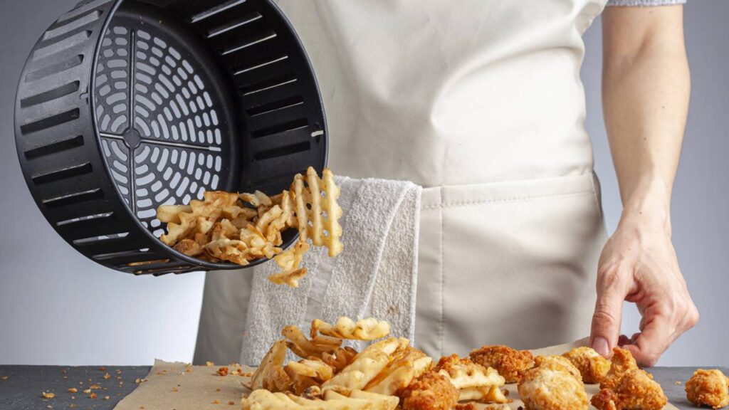 Receita de frango a passarinho crocante que salva qualquer churrasco em 17 minutos