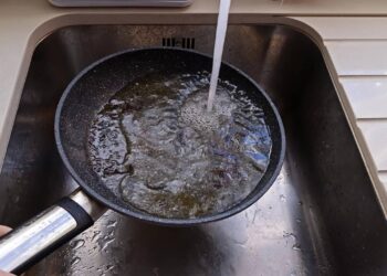 como limpar a frigideira