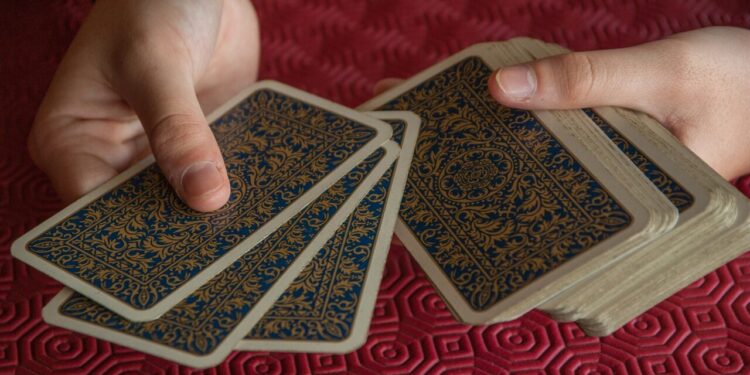 Como o tarô pode revelar seus medos ocultos