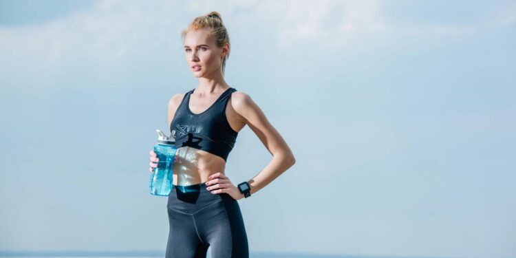 Estratégias de hidratação no verão recomendadas por especialista