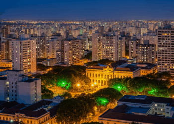 O que fazer em Uberlândia para curtir parques tranquilos e uma noite vibrante