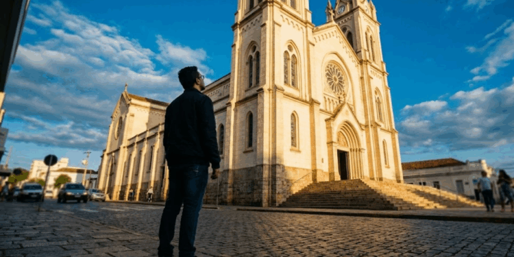 A cidade do interior que lidera o desenvolvimento no Norte de Minas e se firma como potência para se viver