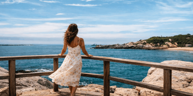 Quem busca praia tranquila e rotina sem pressa acaba se surpreendendo com essa joia no litoral do Rio de Janeiro
