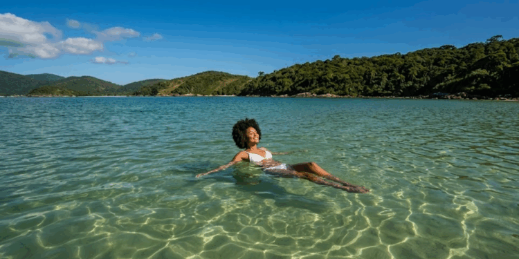 Esse paraíso de águas mansas em Santa Catarina é ideal para relaxar sem pressa