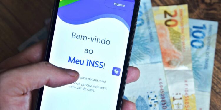 Aposentados receberão salário extra do INSS até dia 5 de dezembro