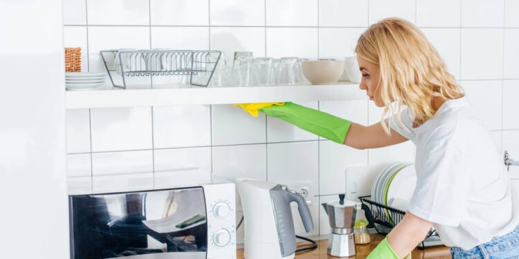 O truque caseiro que acaba com gordura da parede rapidinho