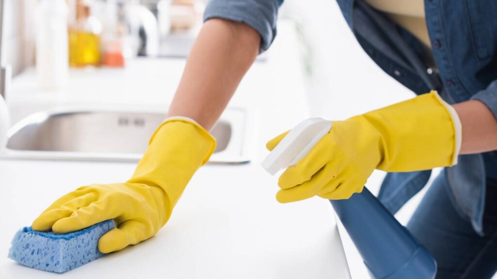 Aprenda os hábitos que mantêm sua cozinha limpa sem perder tempo