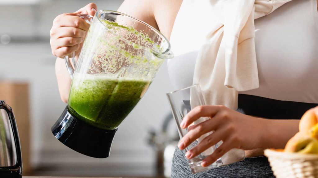 Seu liquidificador vai ficar limpo em segundos com essa dica