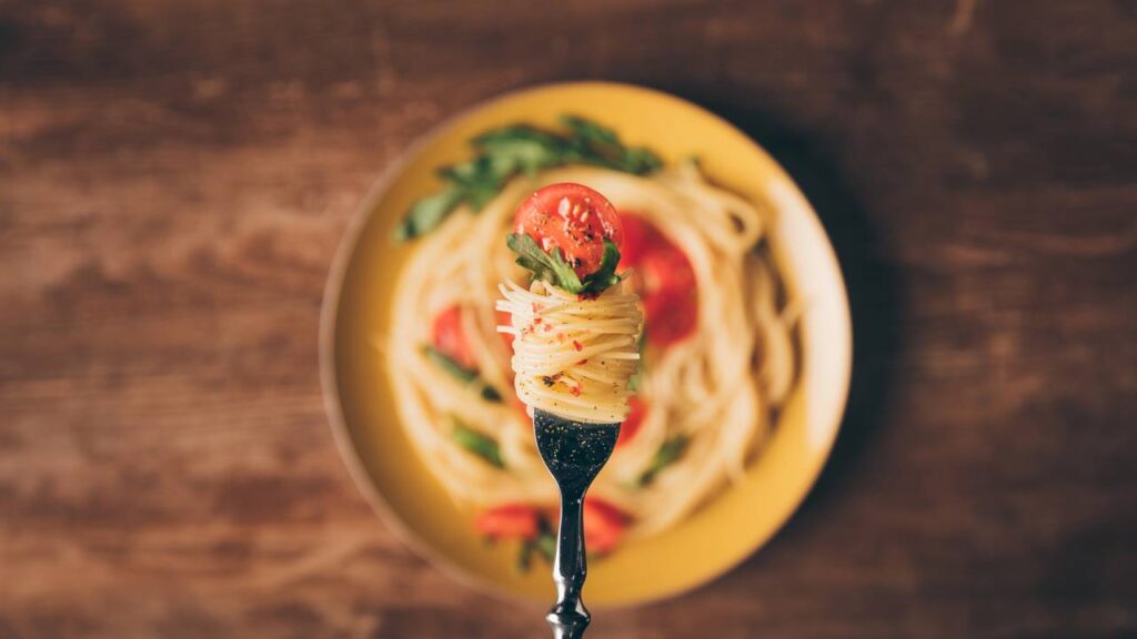 Como fazer macarrão no micro-ondas em 5 minutos