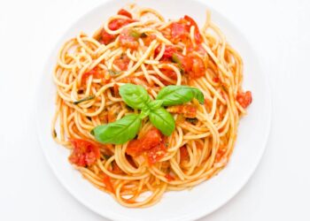 Como fazer macarrão no micro-ondas em 5 minutos