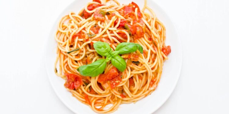 Como fazer macarrão no micro-ondas em 5 minutos