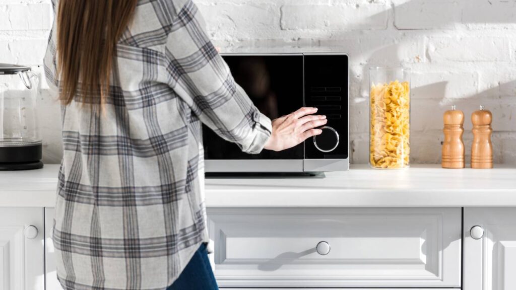 O melhor cookie para fazer no micro-ondas de maneira fácil