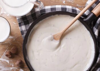 molho branco servido