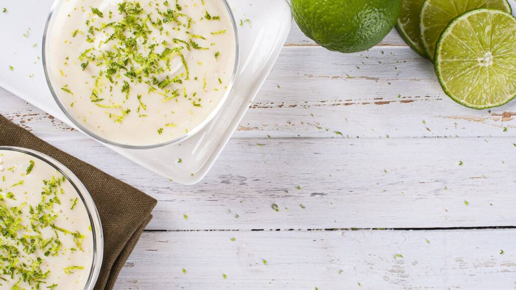 O mousse de limão mais fácil para fazer de sobremesa