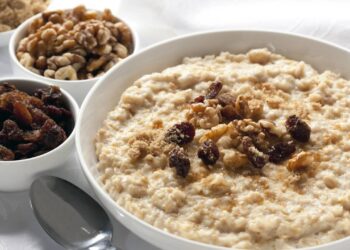 Prepare um inesquecível mingau de aveia sem gastar muito em 5 minutos