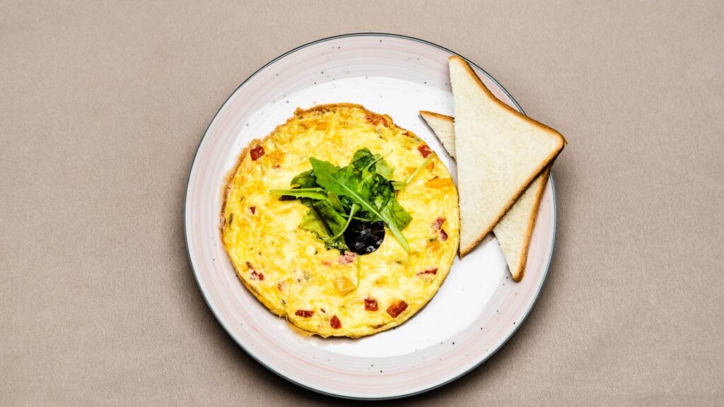 Este é o melhor omelete de micro-ondas que você vai comer