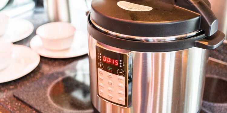 Dicas para iniciantes na cozinha: Como usar a panela de pressão elétrica sem medo