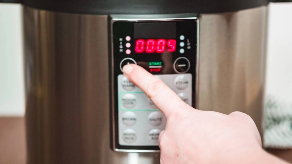 Dicas para iniciantes na cozinha: Como usar a panela de pressão elétrica sem medo