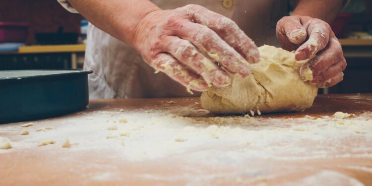 Como fazer pão caseiro da maneira mais fácil e saborosa