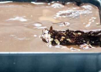 pavê servido em bandeja