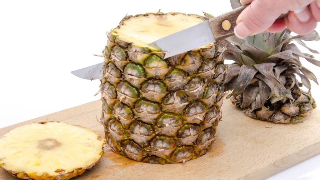 Nem sabão de coco, nem pasta de dente: casca de abacaxi fervida que limpa garrafa térmica encardida