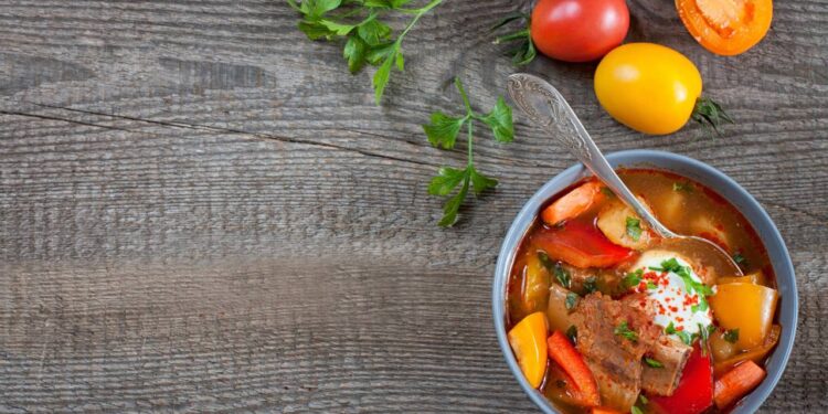 Estas dicas vão tirar toda a gordura dos potes de comida