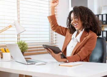 6 signos têm chance real de promoção no trabalho em dezembro, segundo a astrologia