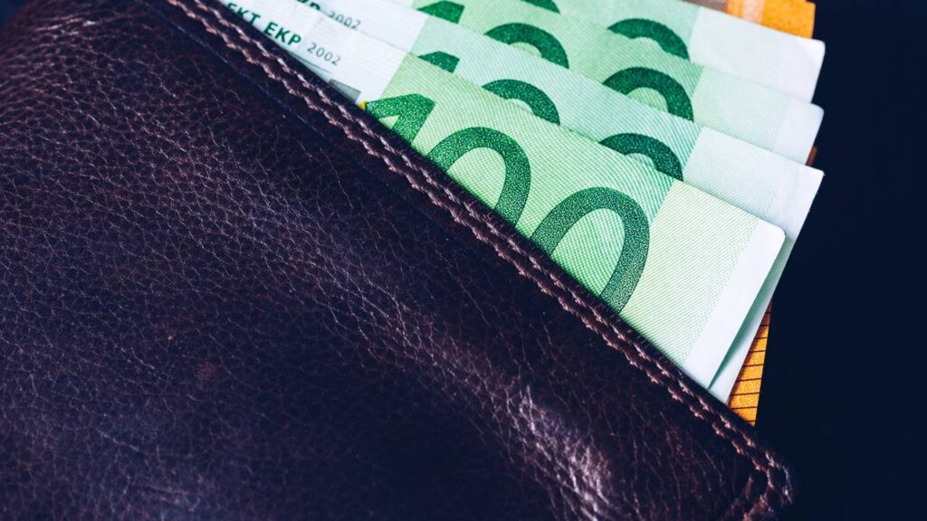 O que o salário mínimo paga de verdade e por que ele mal cobre o básico