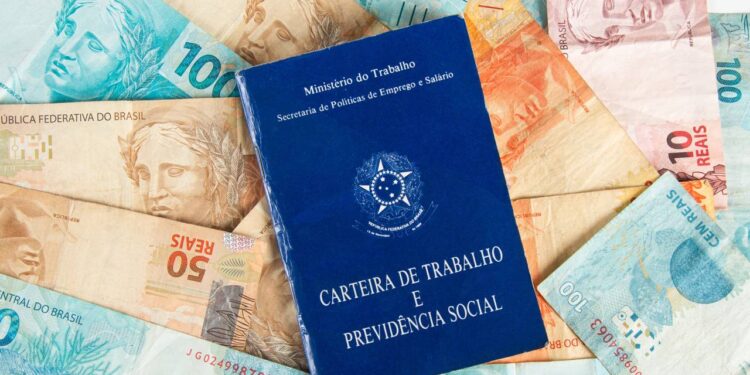 Salário mínimo de R$ 1.921,72 já foi aprovado e entra em vigor no Brasil