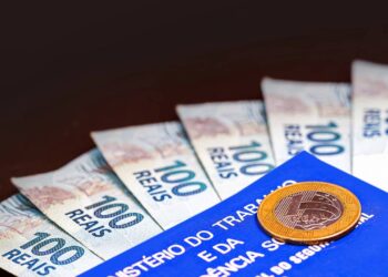 Como organizar o orçamento ganhando até um salário mínimo e evitar contas atrasadas