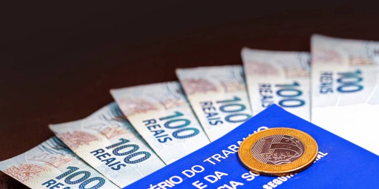 Como organizar o orçamento ganhando até um salário mínimo e evitar contas atrasadas