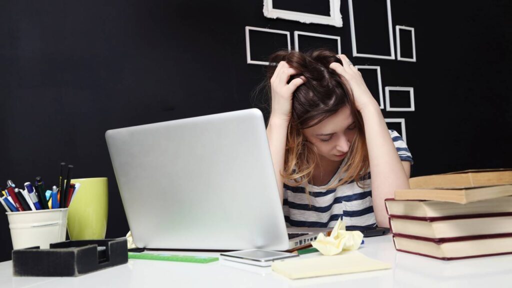 Astrologia do trabalho aponta fase de pressão profissional e possíveis mudanças de função