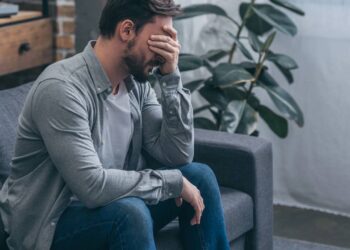 Sentir-se sozinho o tempo todo pode ser sinal de solidão tóxica