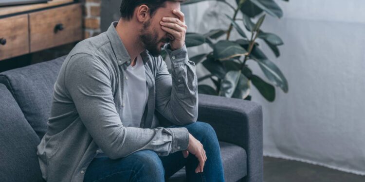 Sentir-se sozinho o tempo todo pode ser sinal de solidão tóxica