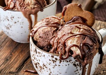 sorvete de chocolate em uma tigela