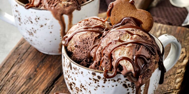 sorvete de chocolate em uma tigela